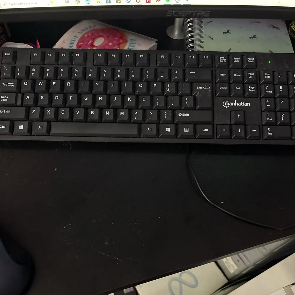 Manhattan Black Wired Keyboard